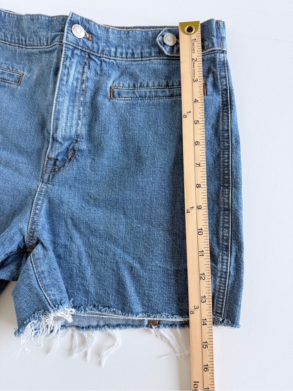 Madewell High Rise Back Seam Raw Hem Denim Shorts Size 29 - Picture 9 of 9